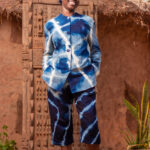 Ensemble  Long- sleeved buttoned jacket;  Capri pants