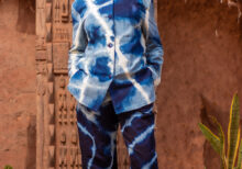 Ensemble  Long- sleeved buttoned jacket;  Capri pants