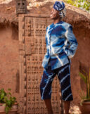 Ensemble  Long- sleeved buttoned jacket;  Capri pants - Image 4