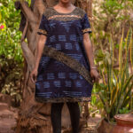 Knee-length dress with short sleeves, round neck